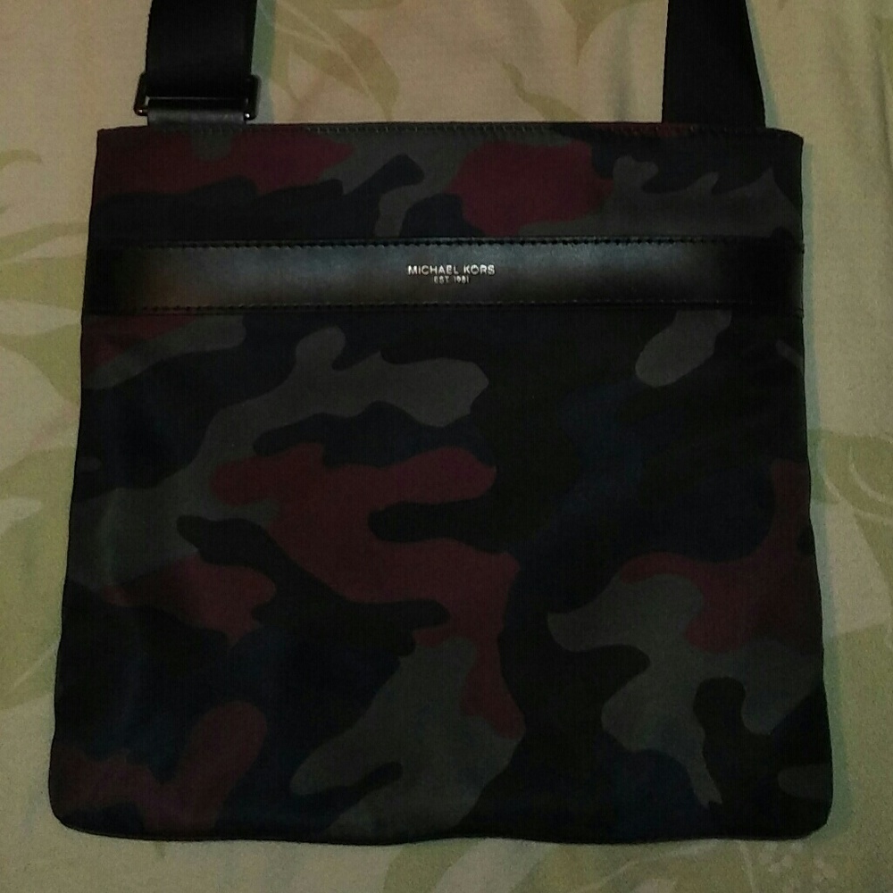 Michel kors messenger bag